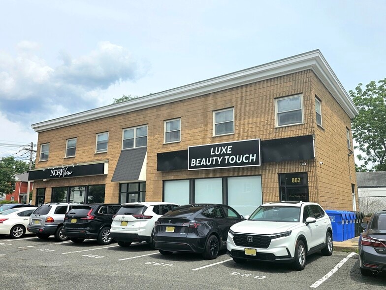 860 King Georges Rd, Fords, NJ à vendre - Photo du bâtiment - Image 3 de 6