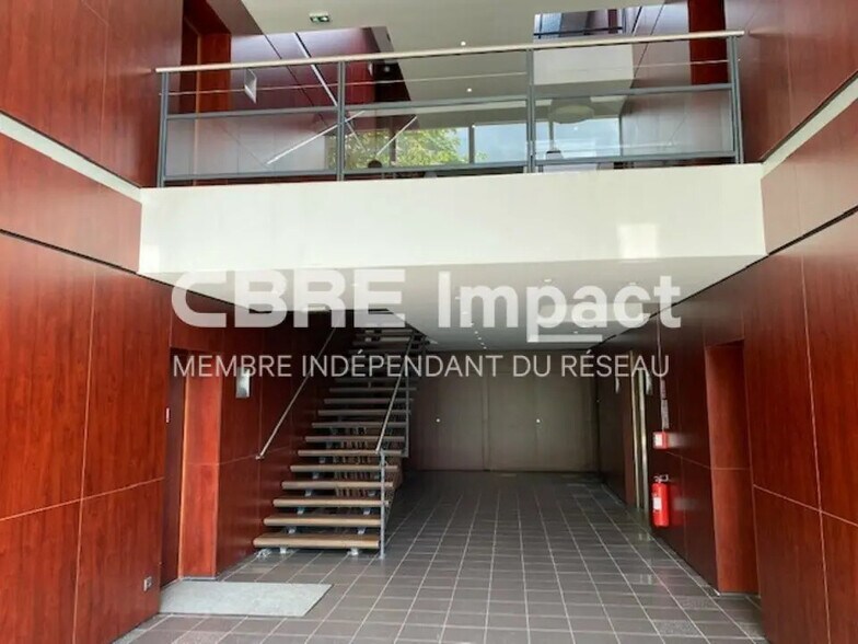 Office in Reims for lease - Building Photo - Image 1 of 12