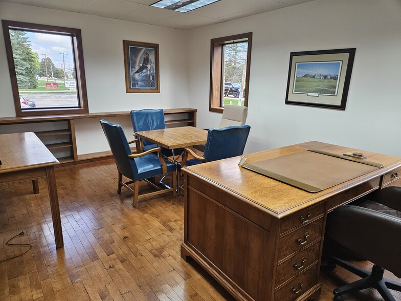 350 Saint Andrews Rd, Saginaw, MI for sale - Interior Photo - Image 3 of 17