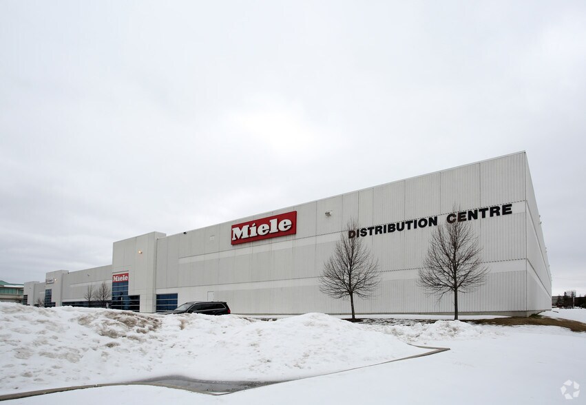 180 Biscayne Cres, Brampton, ON à louer - Photo du bâtiment - Image 2 de 3