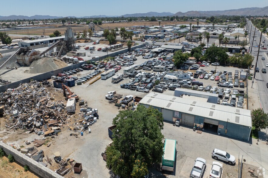 658 W Esplanade Ave, Hemet, CA à vendre - Photo principale - Image 1 de 1