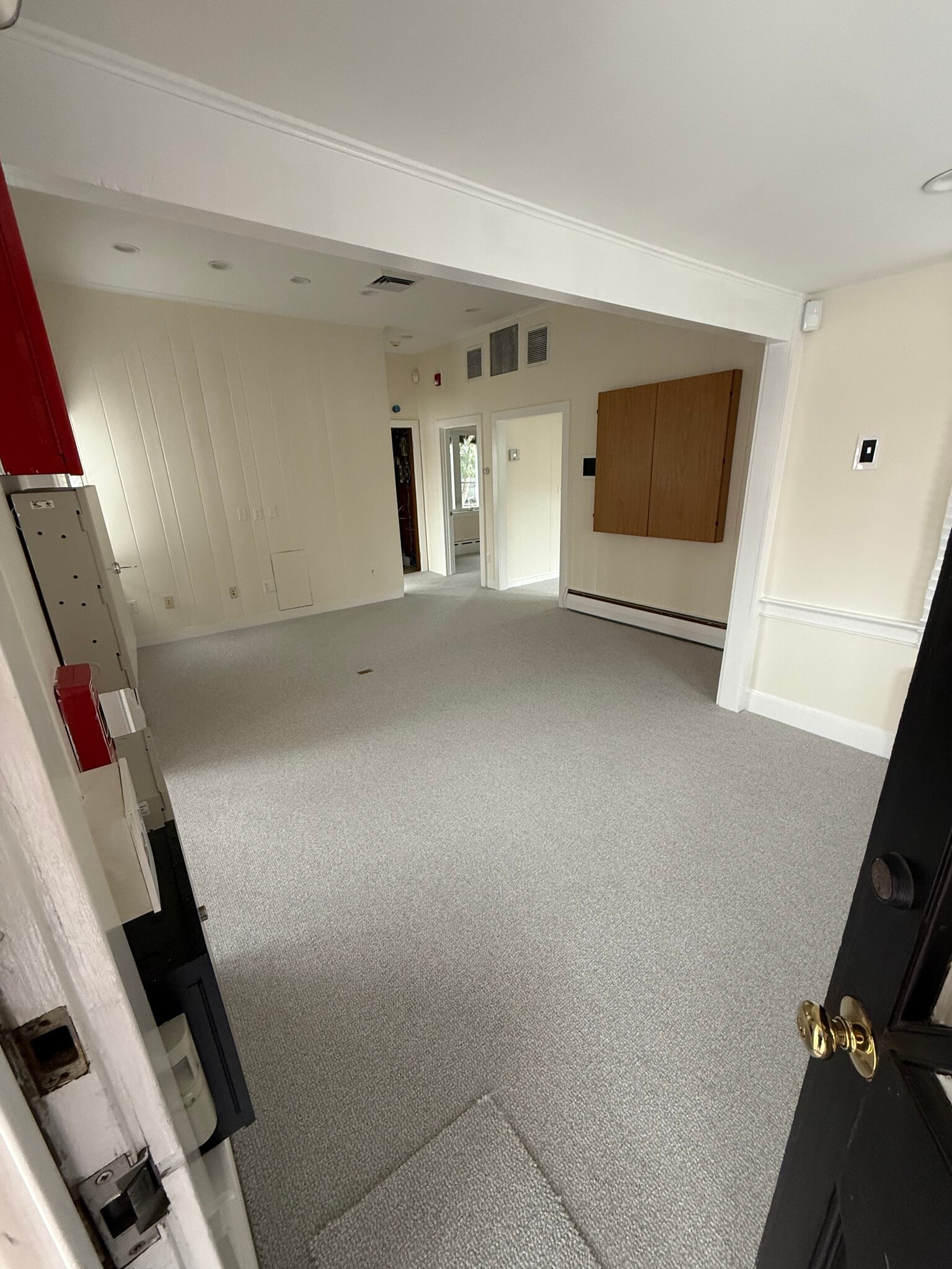 32 Wianno Ave, Osterville, MA for lease Interior Photo- Image 1 of 6