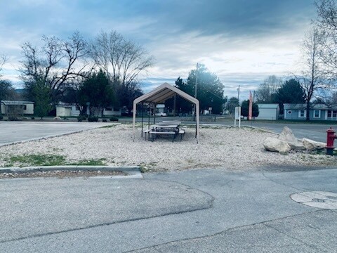 7563 Jennie Ln, Boise, ID à vendre - Photo du bâtiment - Image 2 de 4