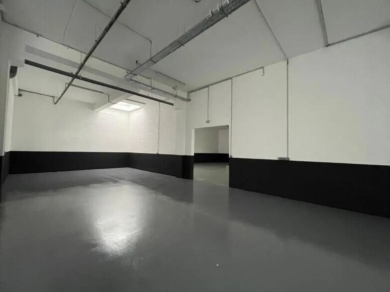 Industrial in Villejuif for lease - Building Photo - Image 2 of 5