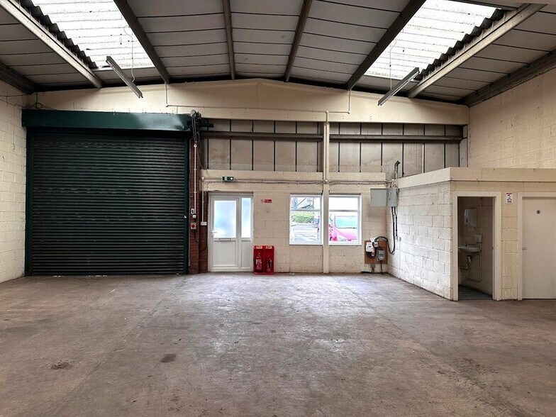 Saltbrook Rd, Halesowen à louer - Photo du bâtiment - Image 3 de 7