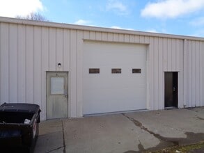 101 W Shrader St, Liberty, MO for lease Interior Photo- Image 1 of 2