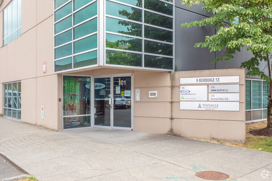 9 Burbidge St, Coquitlam, BC à louer - Photo du bâtiment - Image 2 de 4