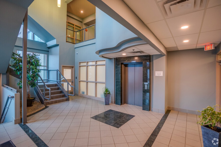 2692 Clearbrook Rd, Abbotsford, BC for lease - Lobby - Image 3 of 5