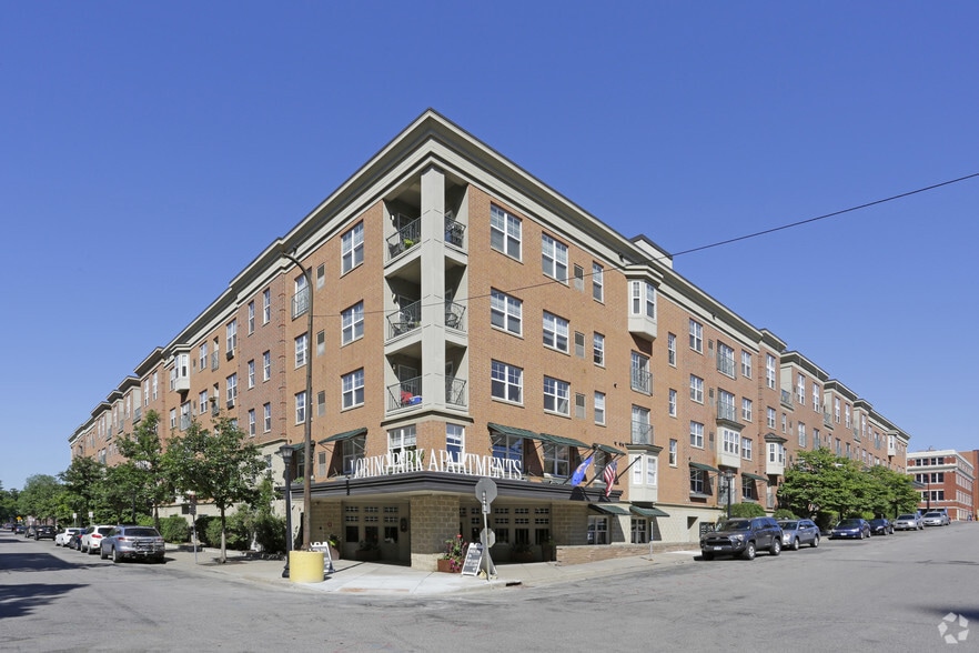 1300 Yale Pl, Minneapolis, MN for sale - Primary Photo - Image 1 of 68