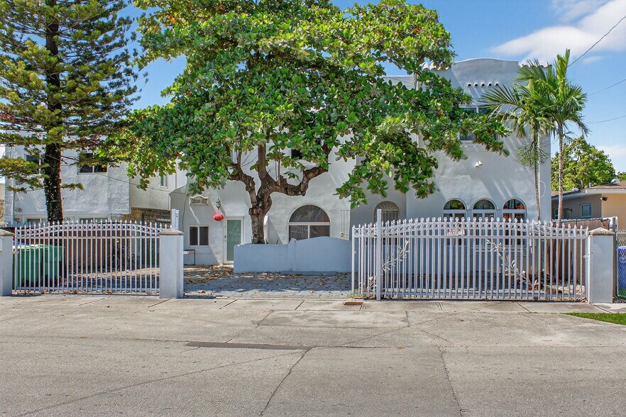 1680 NW 22nd Ct, Miami, FL à vendre - Photo du bâtiment - Image 2 de 54