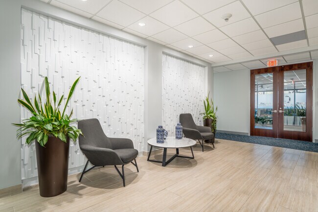 Plus de détails pour 2626 Glenwood Ave, Raleigh, NC - Bureau à louer