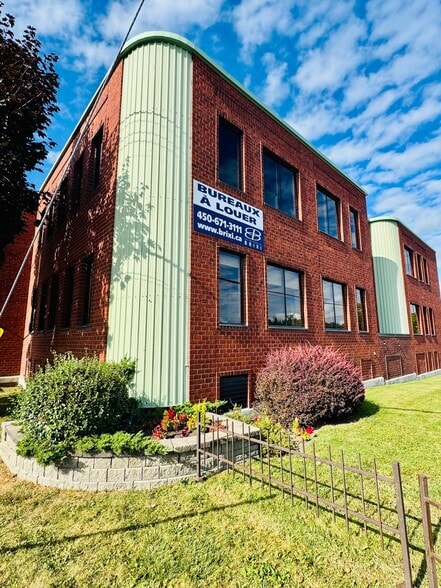 1085 Ch Du Côteau-Rouge, Longueuil, QC for lease - Building Photo - Image 1 of 11