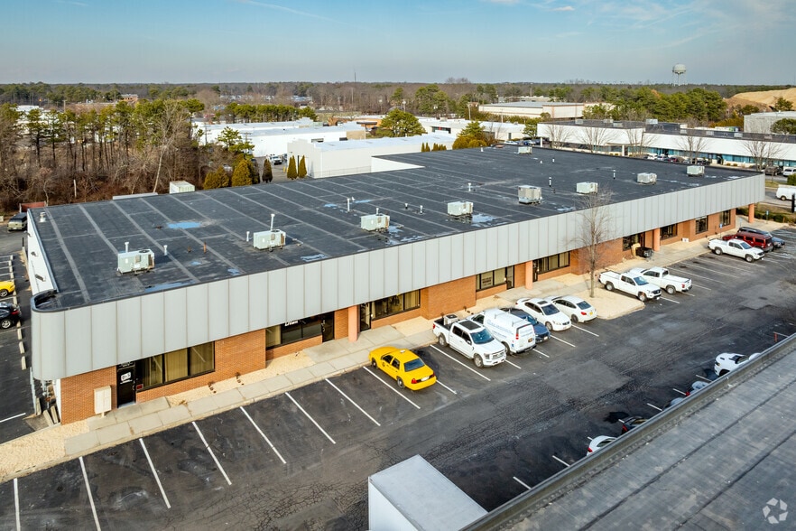 22 Industrial Blvd, Medford, NY for lease - Building Photo - Image 2 of 4