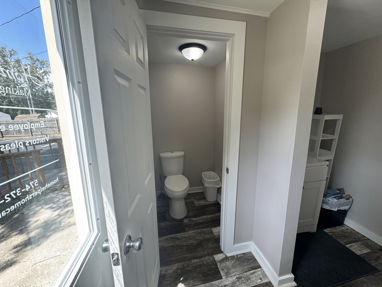 1422 E Center St, Warsaw, IN for sale - Building Photo - Image 3 of 10