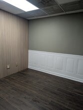 533 W North Ave, Elmhurst, IL for sale Interior Photo- Image 1 of 3