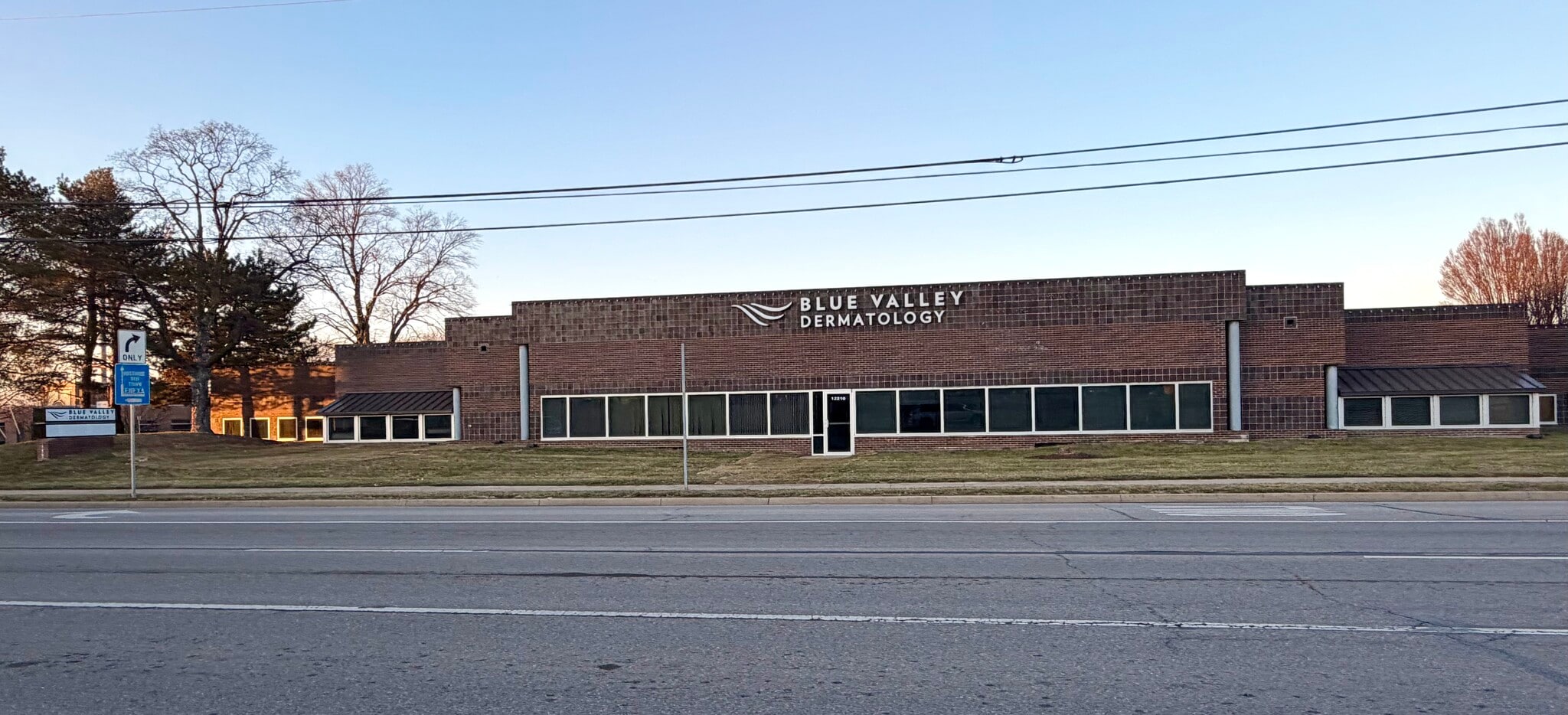 12208-12210 W 87th Street Pky, Lenexa, KS for lease Primary Photo- Image 1 of 10