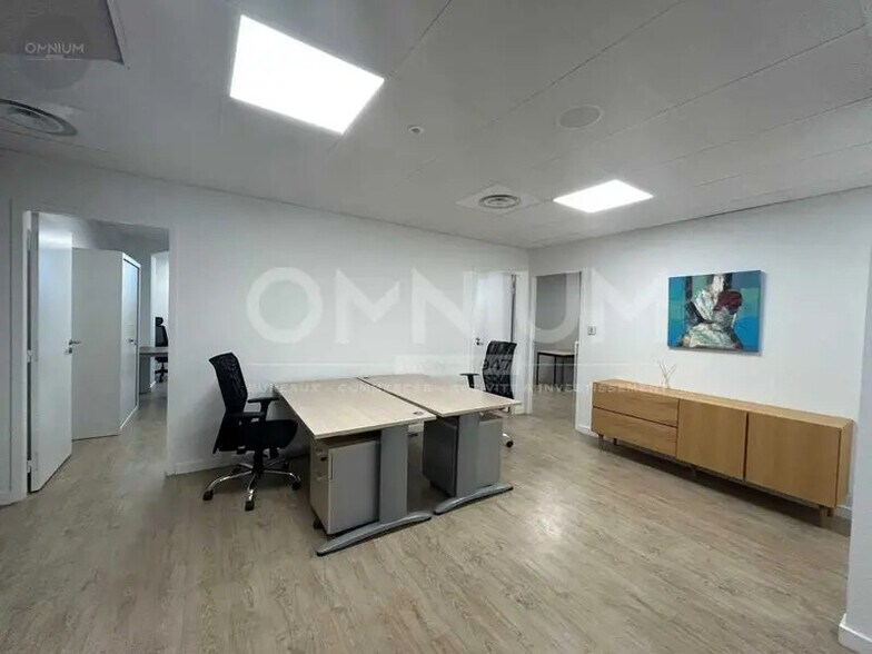 Office in Charbonnières-les-Bains for lease - Interior Photo - Image 3 of 5