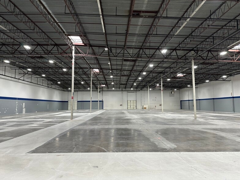 1575 Linda Way, Sparks, NV for lease - Interior Photo - Image 3 of 9