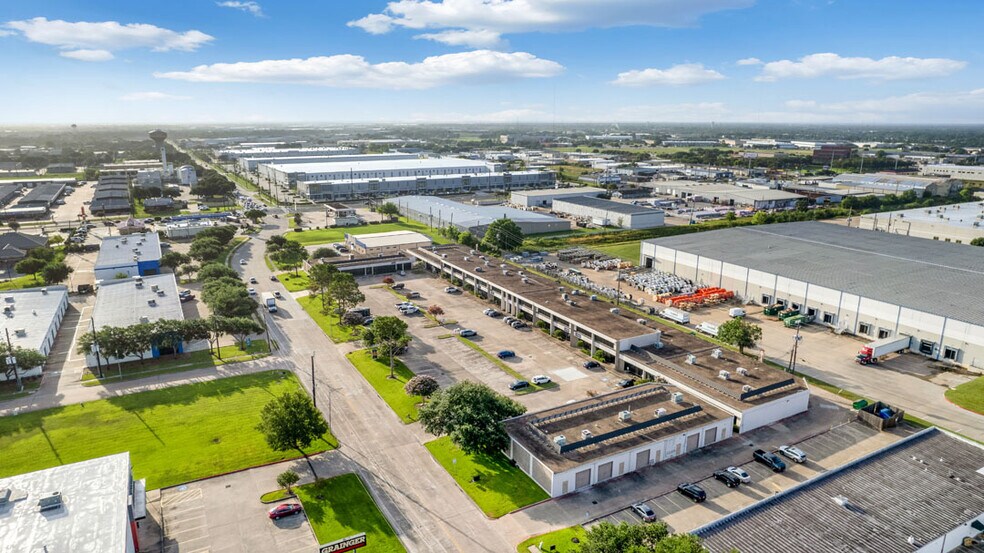 3727 Greenbriar Dr, Stafford, TX à louer - Photo du bâtiment - Image 3 de 8