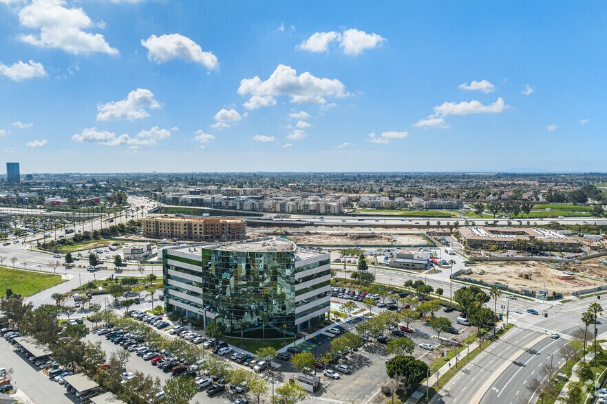 1000 Town Center Dr, Oxnard, CA à louer - Photo du bâtiment - Image 2 de 17