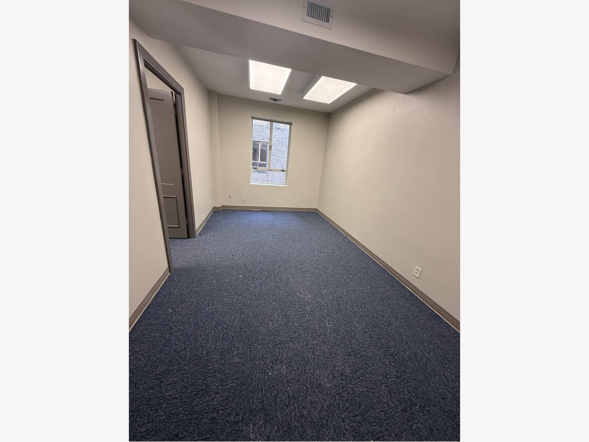 121 S Broadway Ave, Tyler, TX for lease Interior Photo- Image 1 of 3