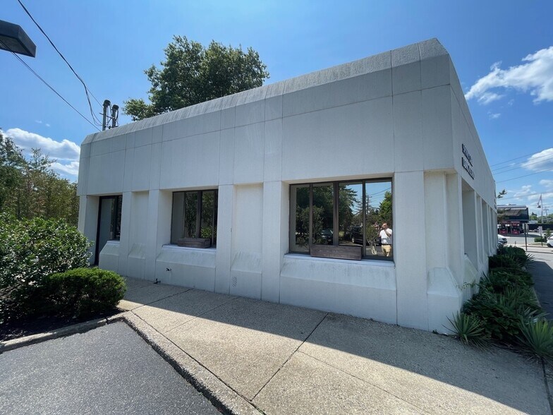 901 Old Country Rd, Plainview, NY à louer - Photo du bâtiment - Image 3 de 16