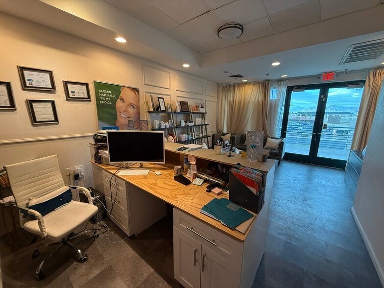 4355 Spring Mountain Rd, Las Vegas, NV for lease - Building Photo - Image 3 of 11