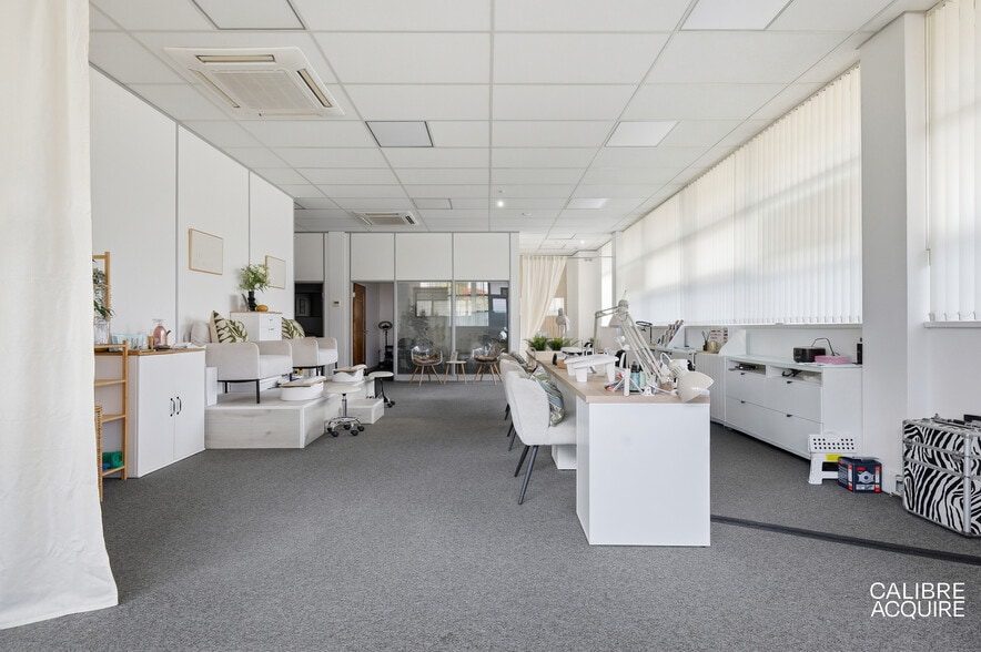 Edinburgh Way, Harlow à vendre - Photo du bâtiment - Image 2 de 44