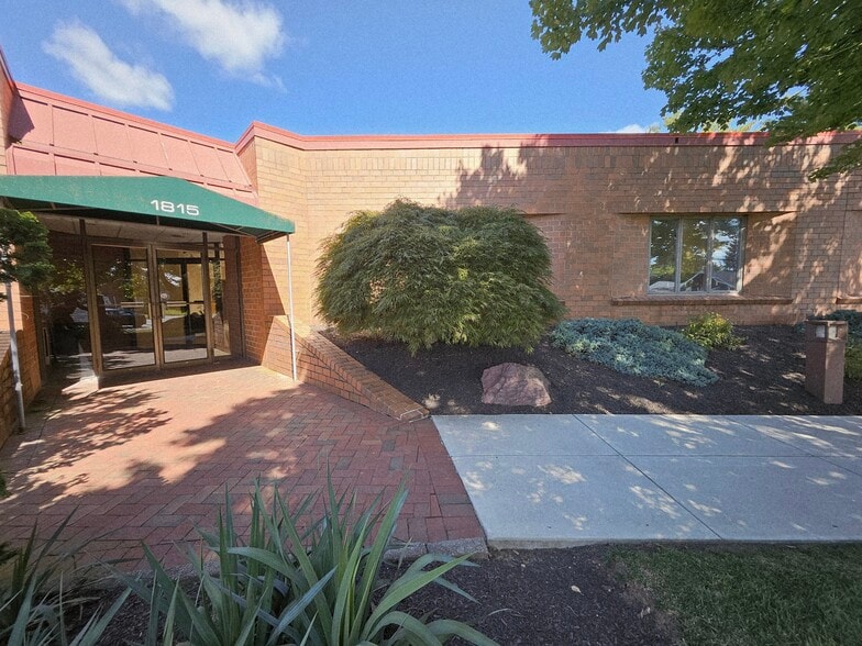 1815 Schadt Ave, Whitehall, PA for lease - Building Photo - Image 1 of 16