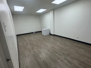 307 S Main St, Bryan, TX for lease Interior Photo- Image 2 of 2
