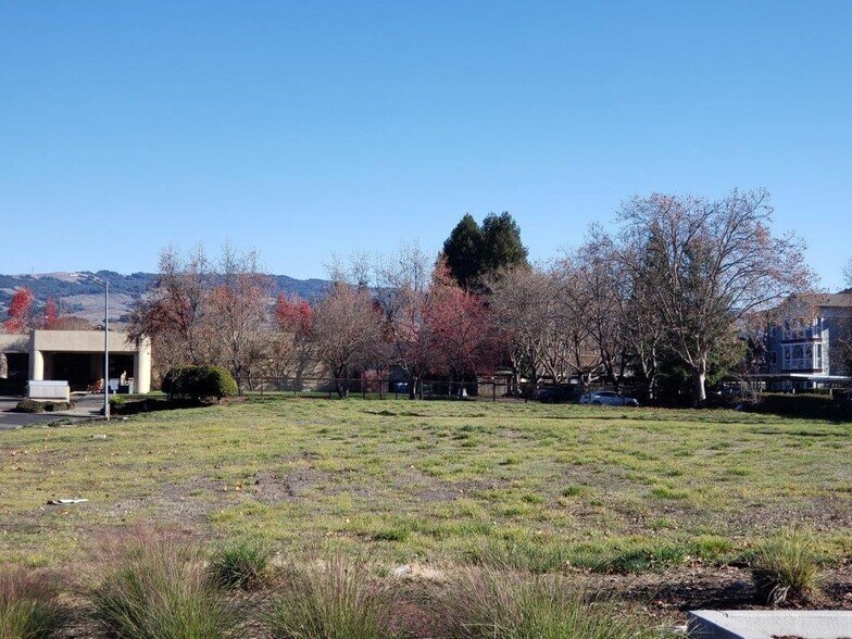 1401 Medical Center, Rohnert Park, CA à vendre - Photo du bâtiment - Image 2 de 3