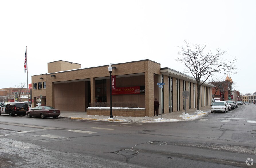 2015 3rd Ave, Anoka, MN à vendre - Photo du bâtiment - Image 2 de 4