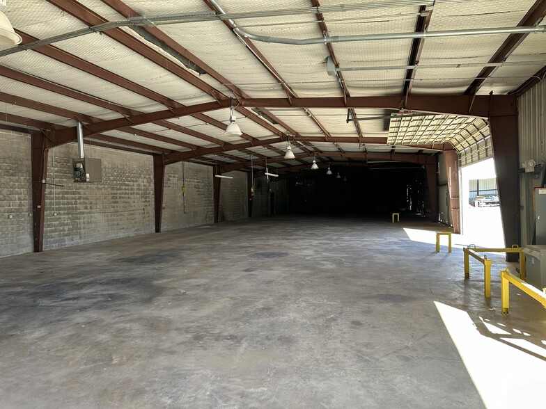 215 Daniel, Denton, TX for lease - Building Photo - Image 3 of 3