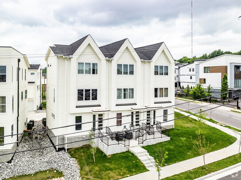 5623 Lenox Ave, Nashville, TN for sale - Primary Photo - Image 1 of 10