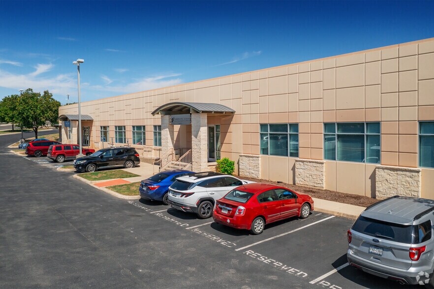 5253 Prue Rd, San Antonio, TX à louer - Photo du bâtiment - Image 1 de 5
