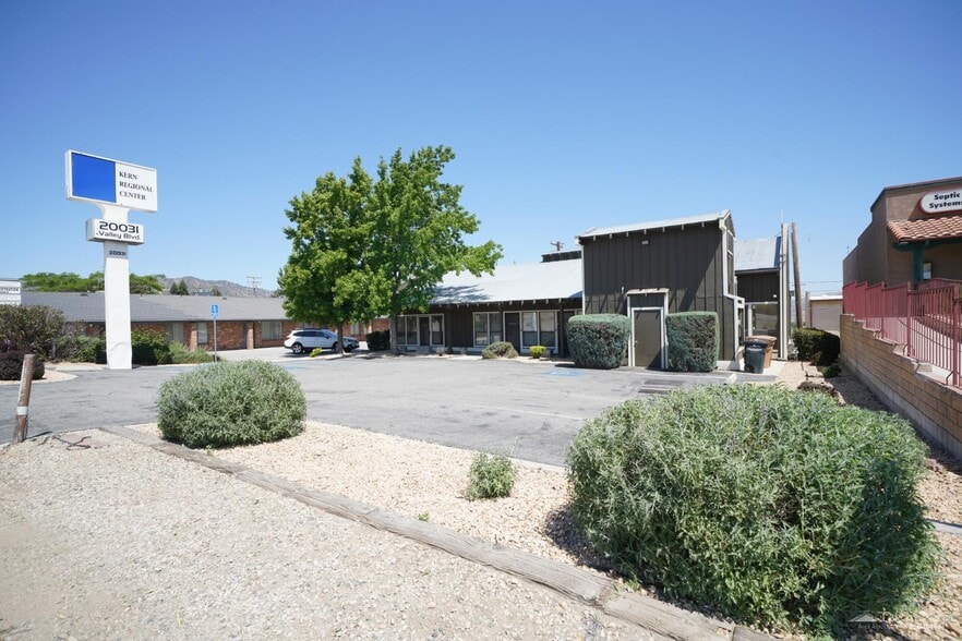 20031 W Valley Blvd, Tehachapi, CA à vendre - Photo du bâtiment - Image 2 de 22