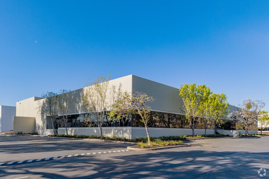 150 Nortech Pky, San Jose, CA à louer - Photo du bâtiment - Image 1 de 9
