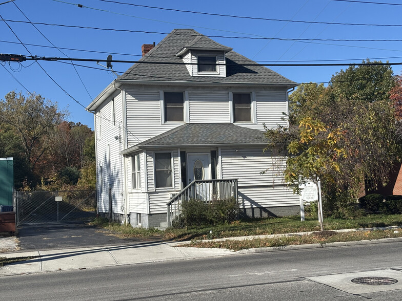 988 E 185th St, Cleveland, OH à vendre - Photo du bâtiment - Image 2 de 30