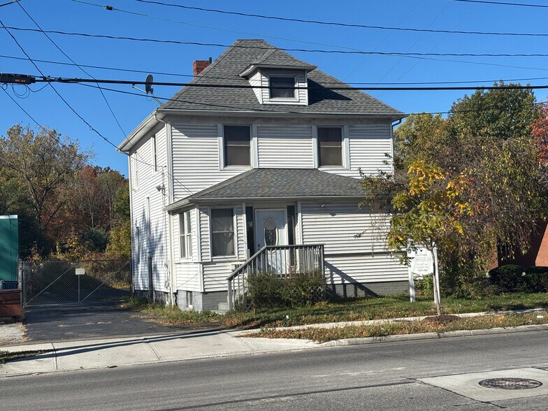 988 E 185th St, Cleveland, OH à vendre - Photo du bâtiment - Image 2 de 30