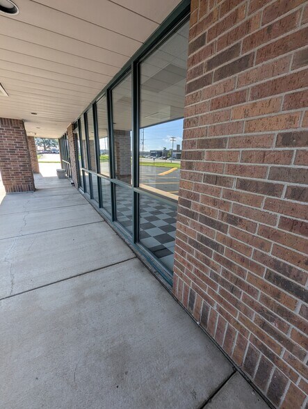 3000 E Division St, Springfield, MO à louer - Photo du bâtiment - Image 3 de 12