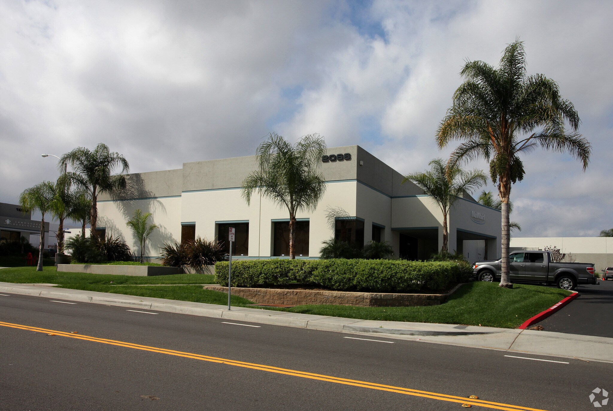 2066 California Ave, Corona, CA à vendre Photo principale- Image 1 de 1