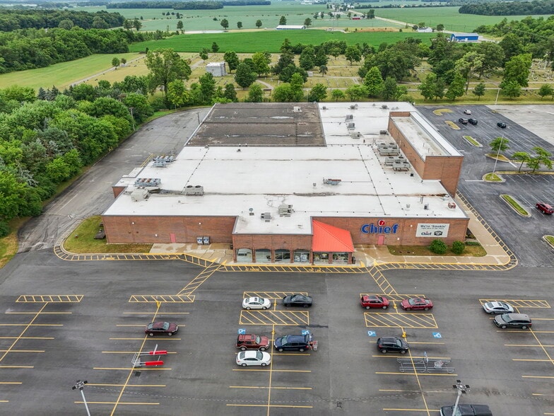 221 Summits St, Celina, OH for lease - Building Photo - Image 3 of 10
