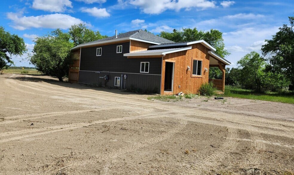 Trans-Canada Hwy, Mclean, SK for sale - Building Photo - Image 1 of 18