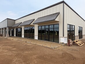 1001 Industrial Ct, Weatherford, TX for lease Interior Photo- Image 1 of 3