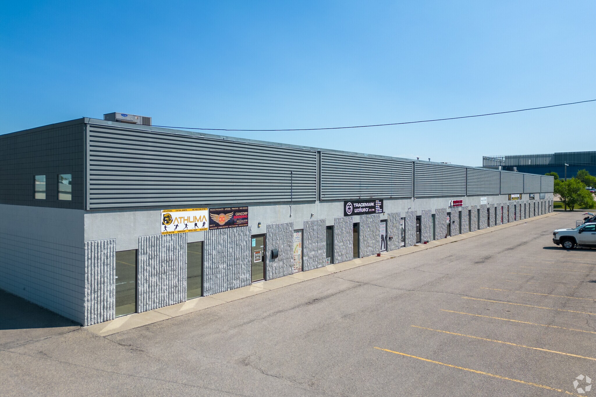 2320 35th Ave NE, Calgary, AB for sale Primary Photo- Image 1 of 1