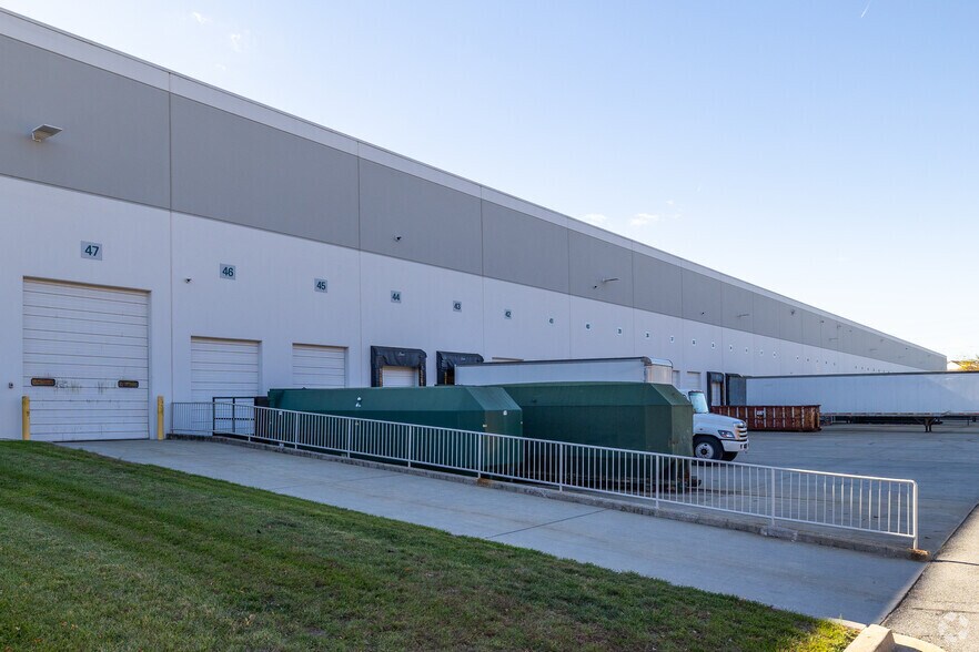 350 Winmeyer Ave, Odenton, MD à louer - Photo du bâtiment - Image 2 de 4