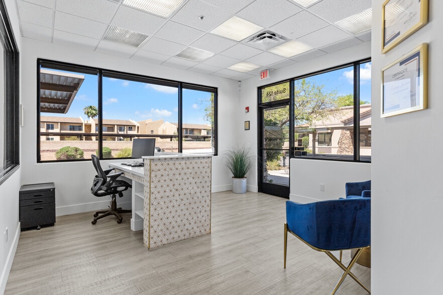 8111 E Thomas Rd, Scottsdale, AZ for lease - Lobby - Image 2 of 18