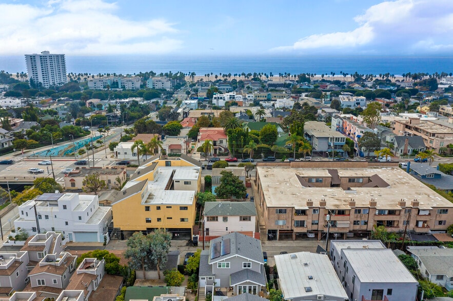 2511 4th St, Santa Monica, CA à vendre - Photo du bâtiment - Image 3 de 21