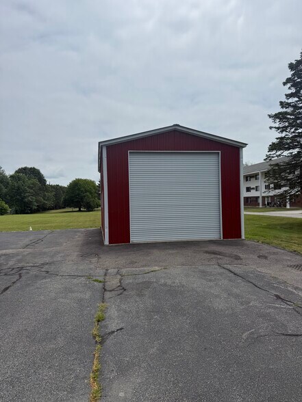 65 Belmont St, South Easton, MA à vendre - Photo du bâtiment - Image 2 de 11