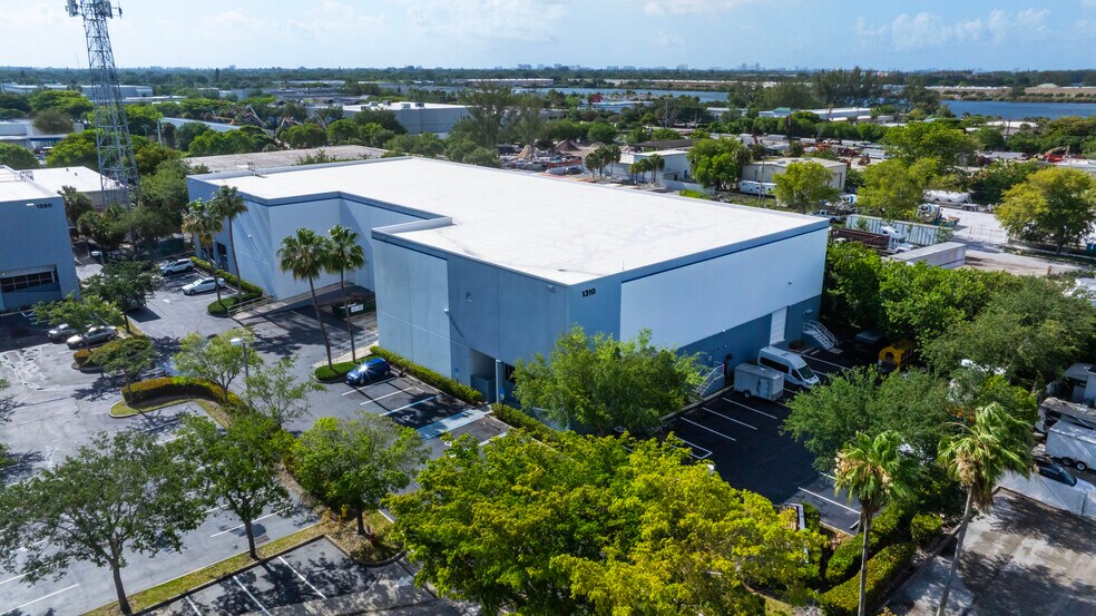 1250 S Powerline Rd, Deerfield Beach, FL à louer - Photo du bâtiment - Image 2 de 7